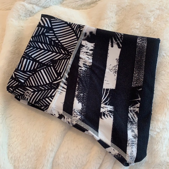 Lululemon crop yoga*** - Picture 2 of 7